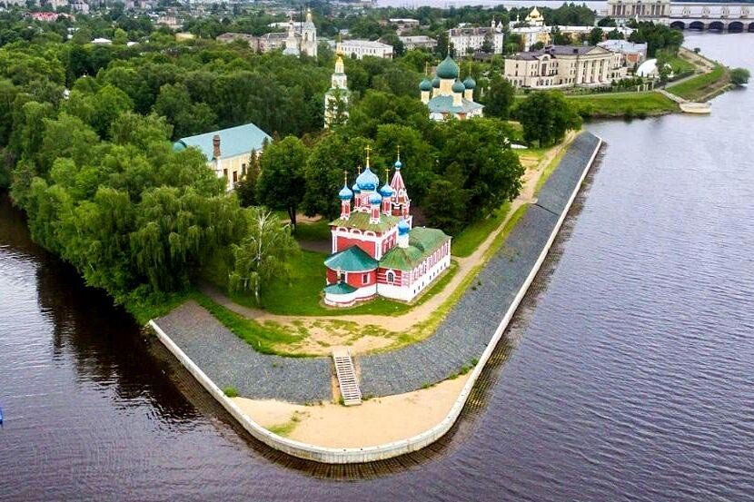 Углич. Церковь Царевича Димитрия на Крови. Источник: https://putidorogi-nn.ru/evropa/1122-tserkov-tsarevicha-dimitriya-na-krovi-v-ugliche