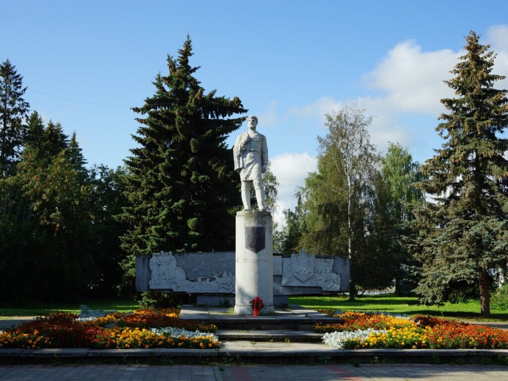 Великий Устюг. Памятник Семёну Дежнёву