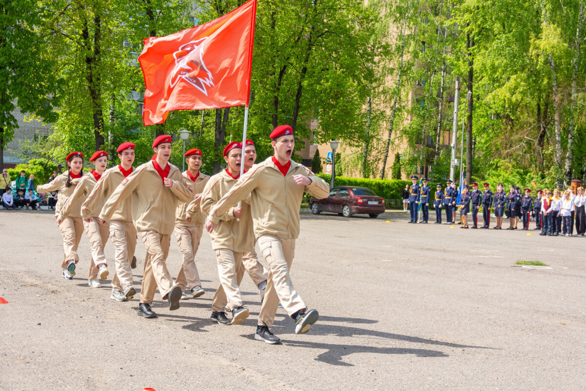 Итоговым парадным смотром патриотических отрядов завершилась более чем  месячная работа по оценке детских и юношеских объединений Балабанова | РИЦ  Боровский район | Дзен