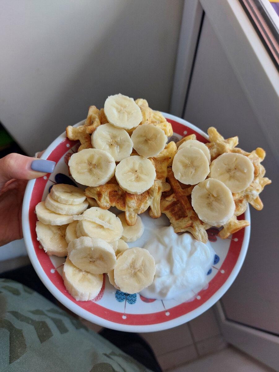 Рецепт: овсяные хлопья 50г; яйцо; 50 мл воды или молока.