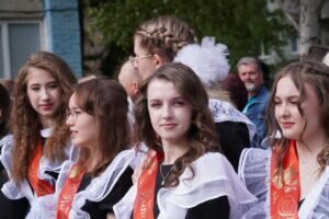  📷    Последний звонок в эти дни прозвенел для 31 000 выпускников Оренбургской области Белов Михаил Александрович
