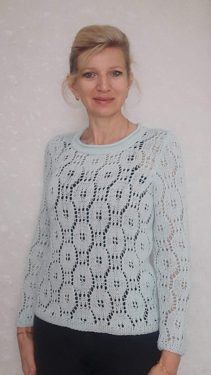 Джемпер красивым геометрическим узором. В оригинале (машинное вязание) тоже мельче.