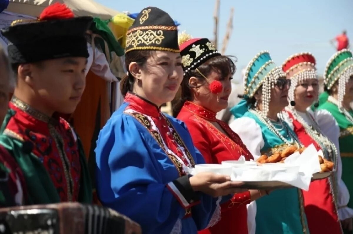    На Сабантуе в Астрахани угощали пловом, баурсаками и блинами