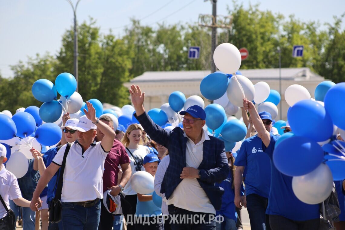 Более 10 тысяч жителей города Дзержинска приняли участие в торжественном  параде, посвященном Дню химика | Дзержинские Ведомости | Дзен