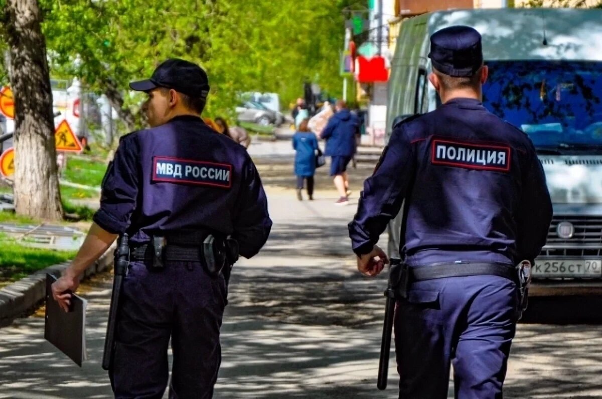    Полиция готовится к штурму квартиры с вооруженным петербуржцем