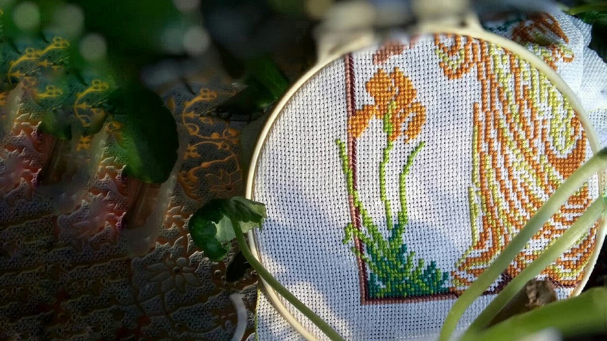 Дева-ангел, Искусница (процесс вышивки)