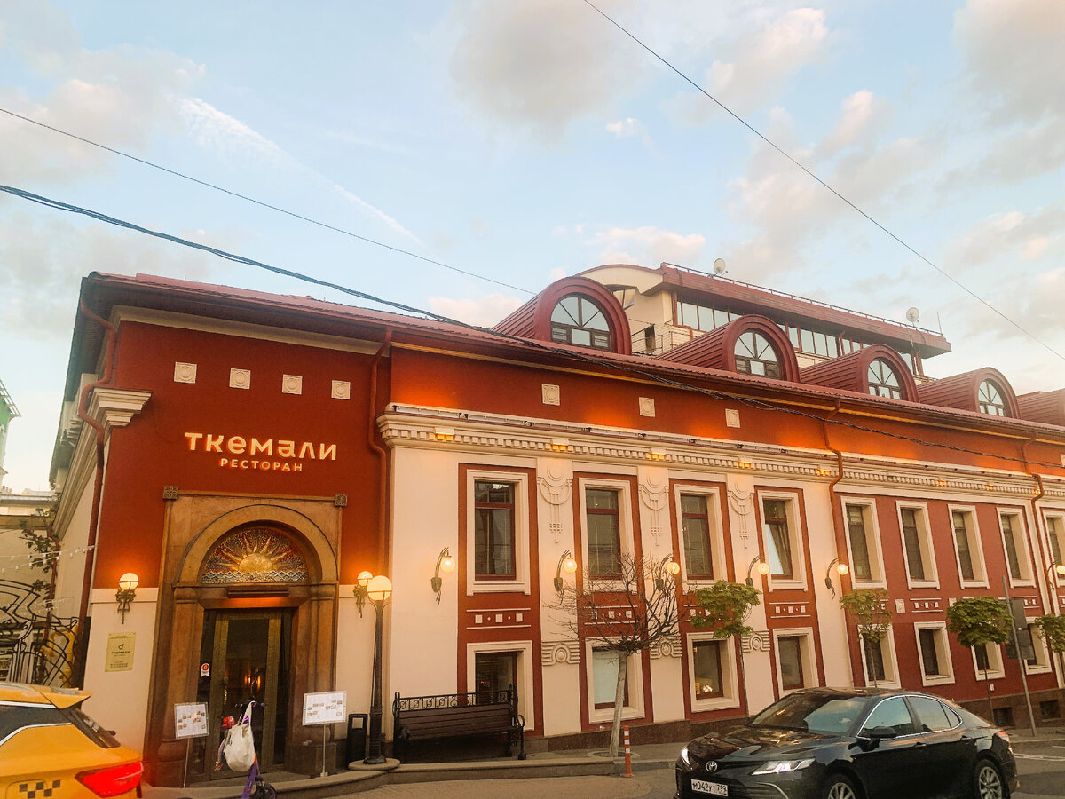 Фасад ресторана "Ткемали"