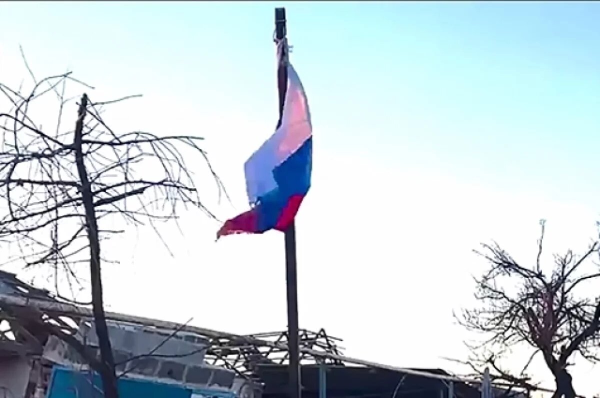    Бойцы 47 дивизии подняли флаг России в Ивановке после ее освобождения