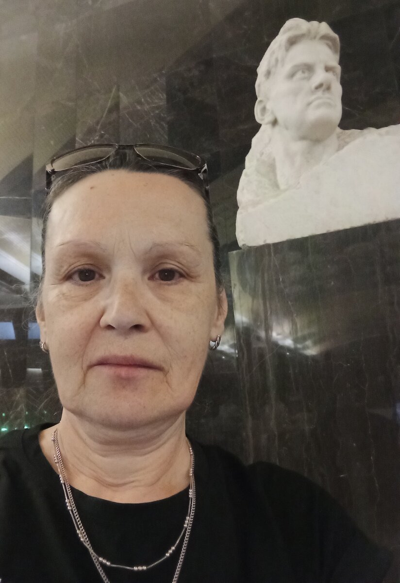 Метро Маяковская. Автор и поэт в предвкушении встречи. Здесь и далее фото автора.