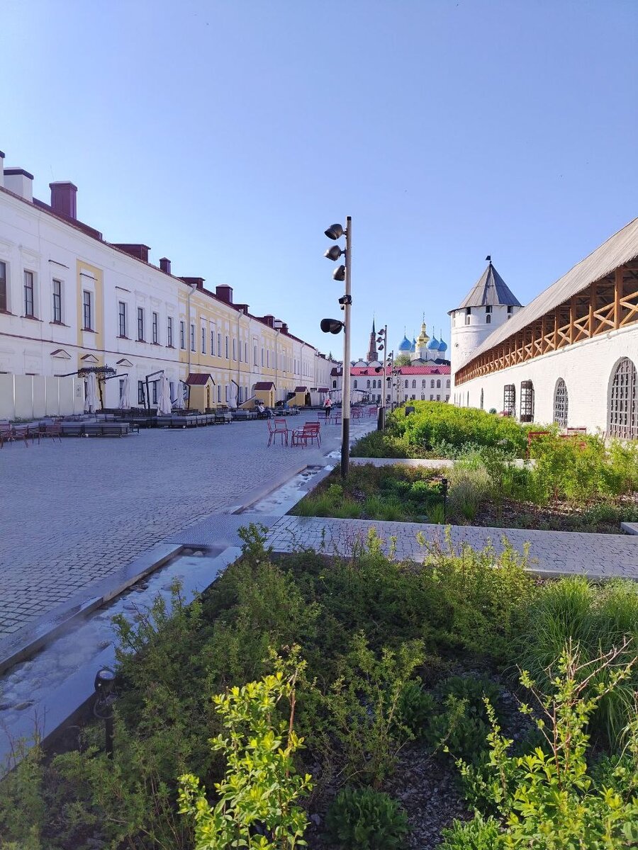 Продолжаю рассказ о своей прогулке по Казани в седьмой день пребывания в этом замечательном городе. Пройдя по красивой Кремлевской улице, дошла до кремля.