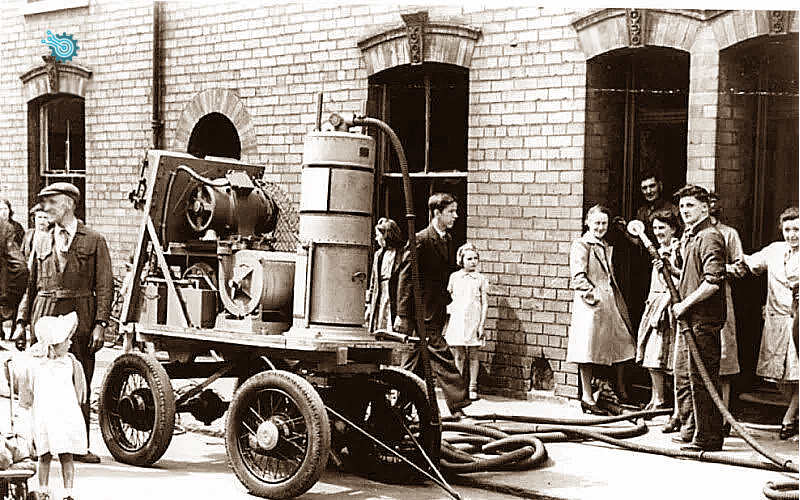 Первые пылесосы были именно такими)))