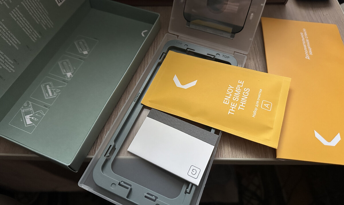 Состав набора для наклеивания стекла