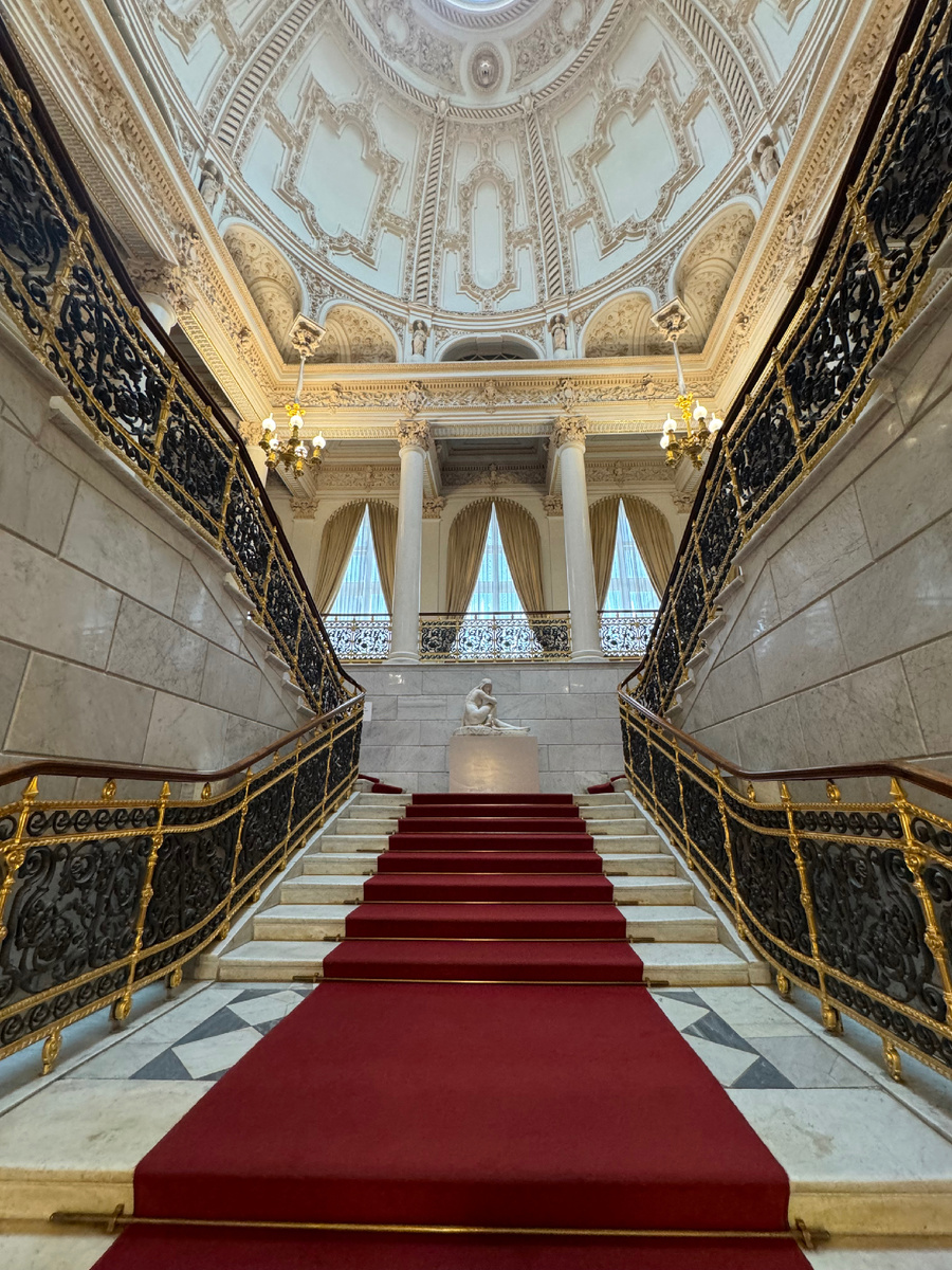 Парадная лестница. Фото из личного архива автора