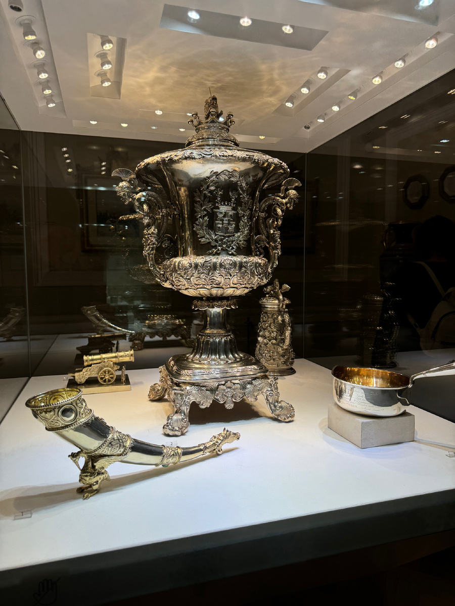 Кубок с крышкой. Рог для вина.Черпак. Фото из личного архива автора