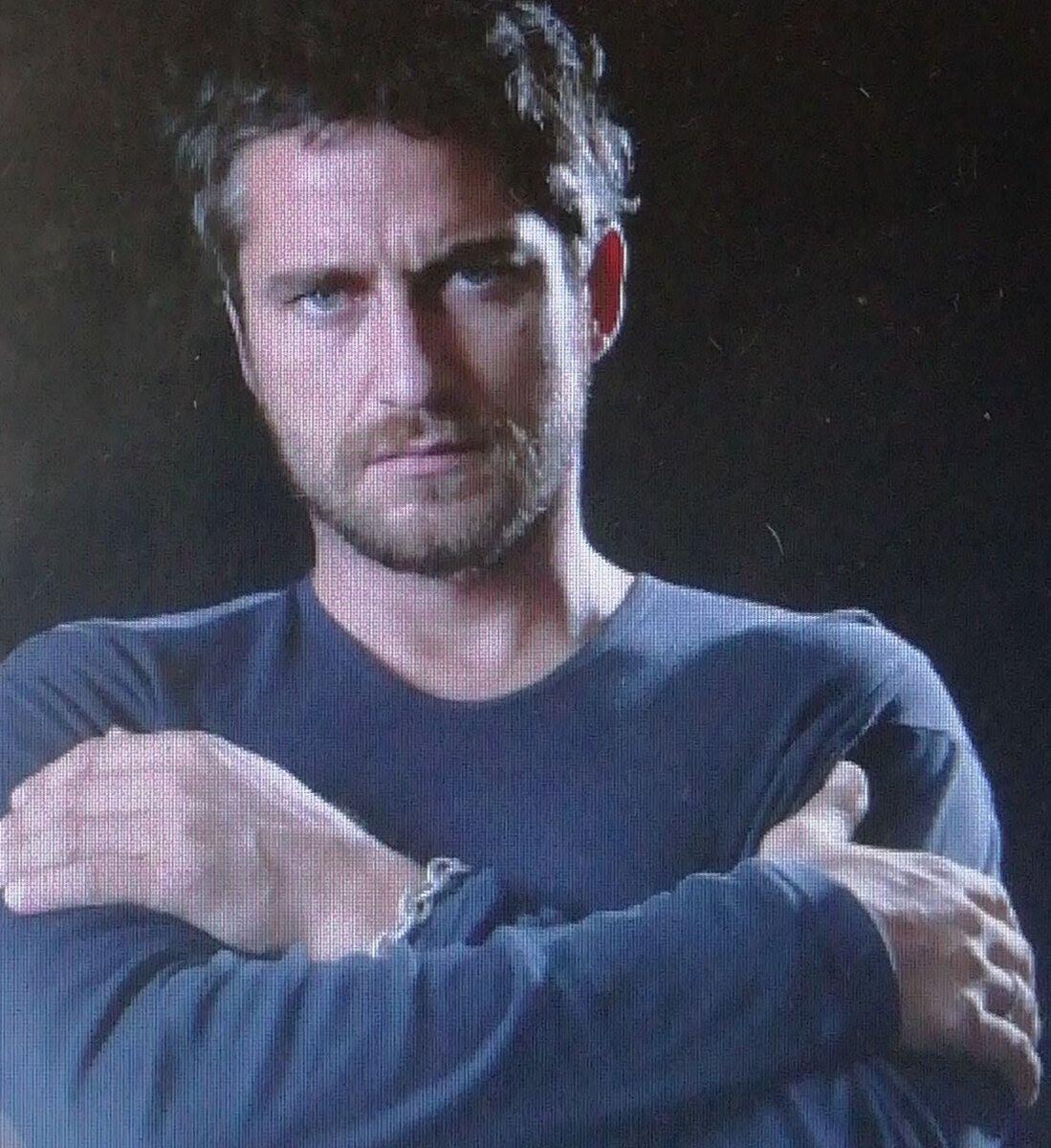 Гюрхан слушает рассказ Федерики о себе