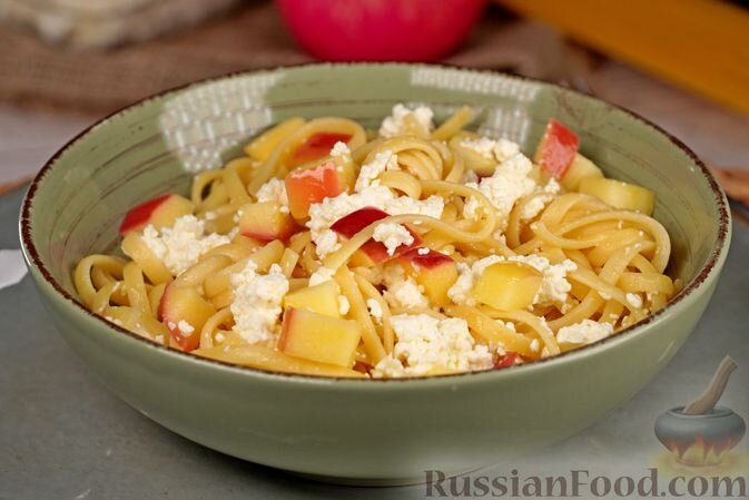 спагетти, творог, яблоко, масло сливочное, соль, сахар