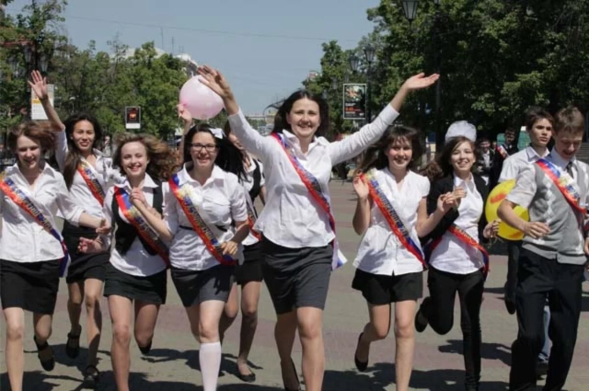    Последние звонки прозвенели для 7 тысяч выпускников Якутии