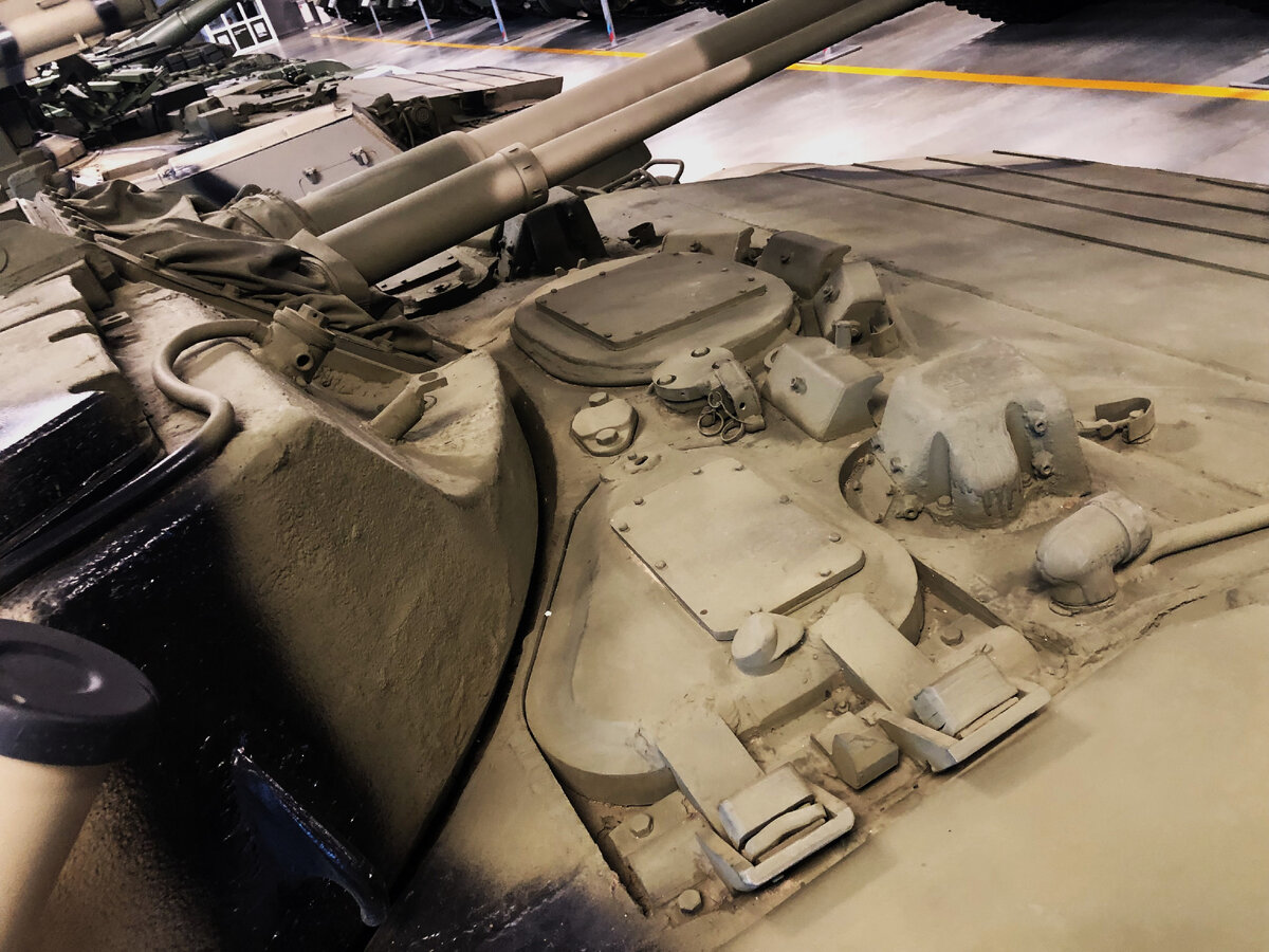 Люк правого стрелка- гранатометчика.