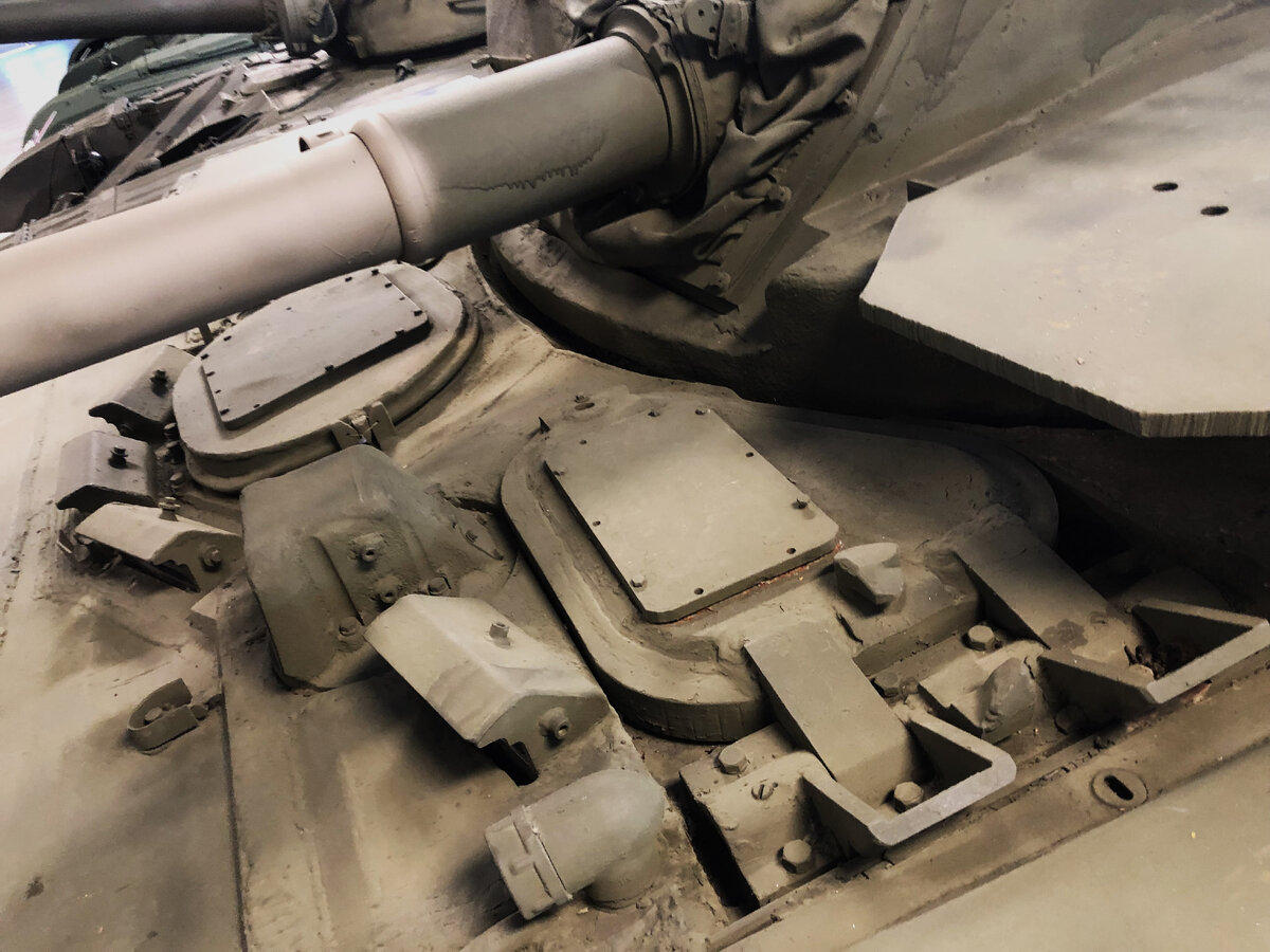 Люк левого стрелка- гранатометчика.