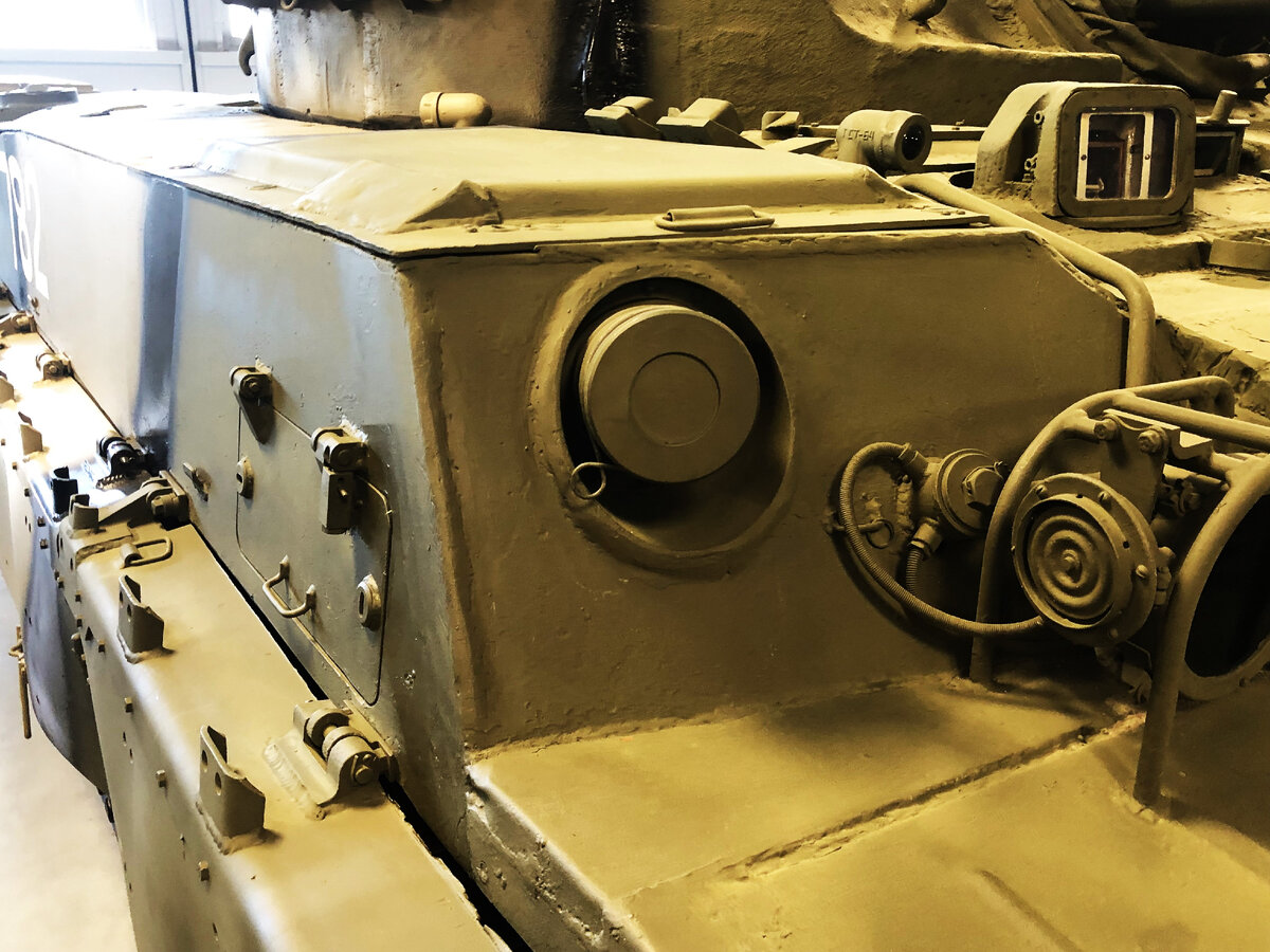 Установка курсовых автоматических гранатометов.