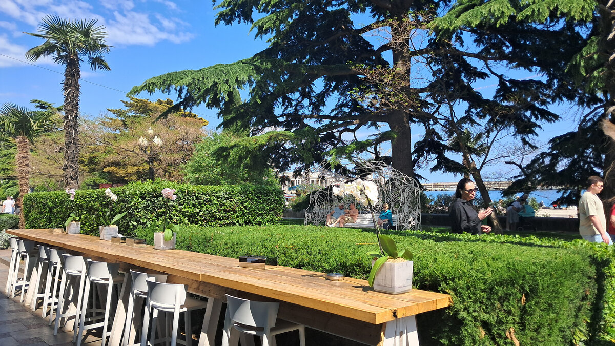 Уличная барная стойка ресторана Гастродвор, набережная им. Ленина