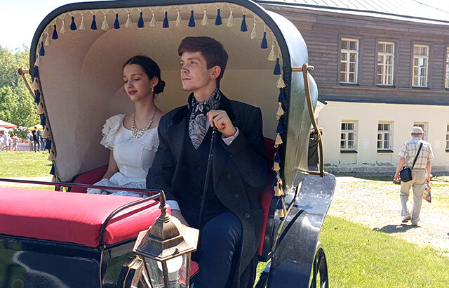 Презентация нового сорта сирени прошла во время праздника в усадьбе Домотканово Тверской области