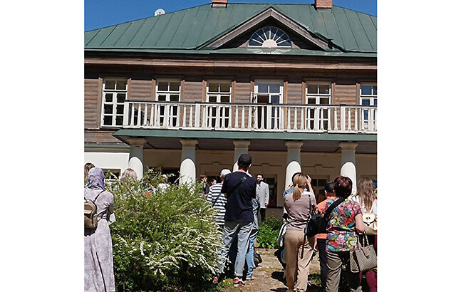 Презентация нового сорта сирени прошла во время праздника в усадьбе Домотканово Тверской области