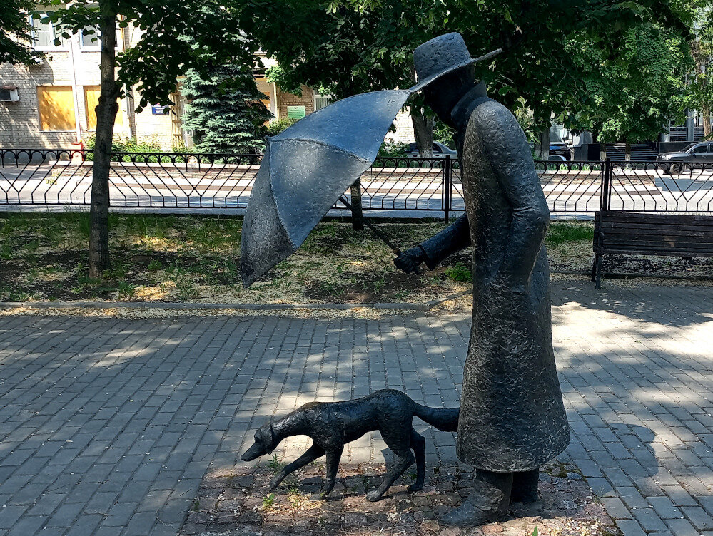 Скульптурная композиция «Друг» в Донецке. 2014 Автор Равиль Акмаев. Фото 2024 года