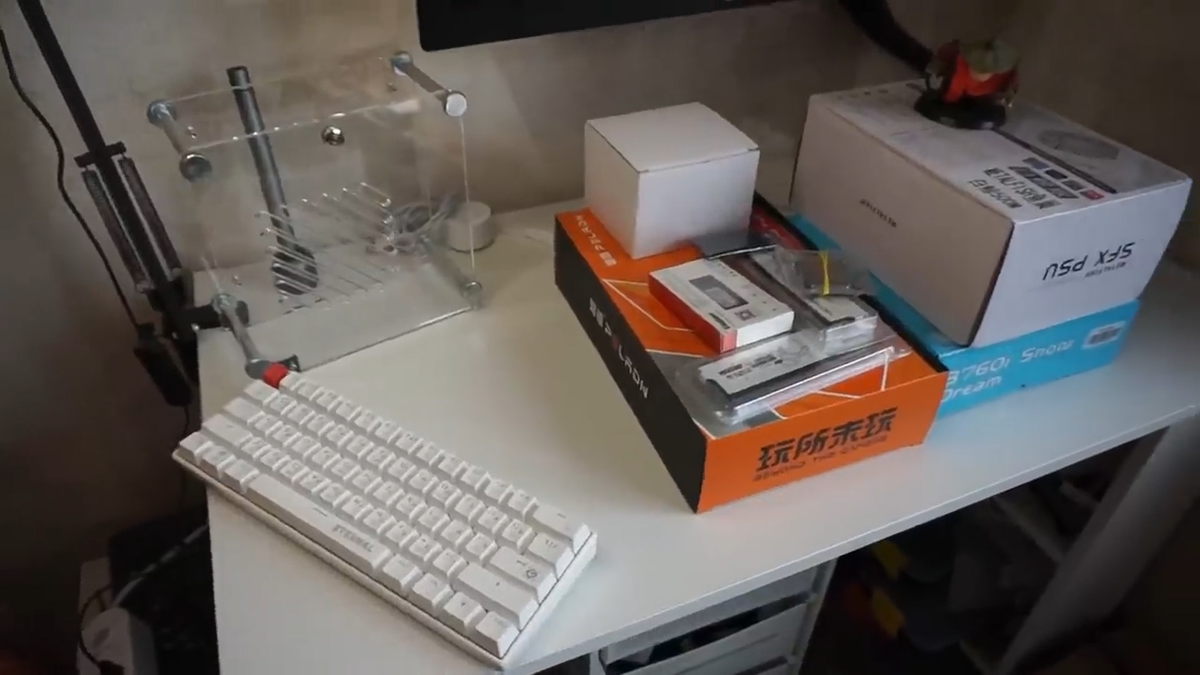 Компьютерные комплектующие пред распаковкой. Ждут...