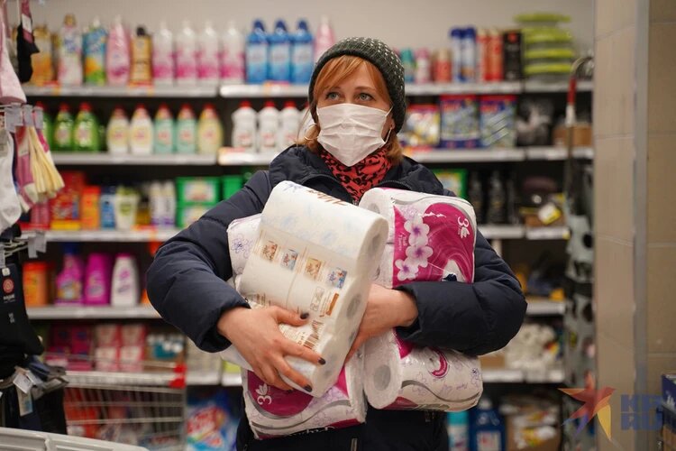 Один поход – и полутора-двух тысяч как ни бывало! А ведь только за хлебом и молоком выходили. Фото: Светлана МАКОВЕЕВА.