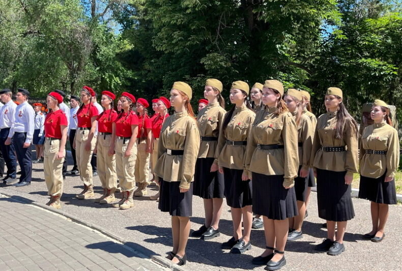    В Камышине прошел конкурс строевой песни (фото Александра Щеглова)