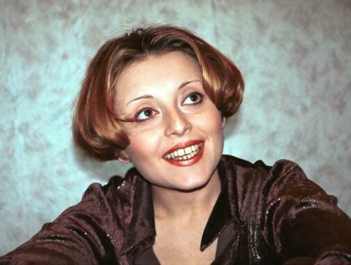    Анжелика Варум