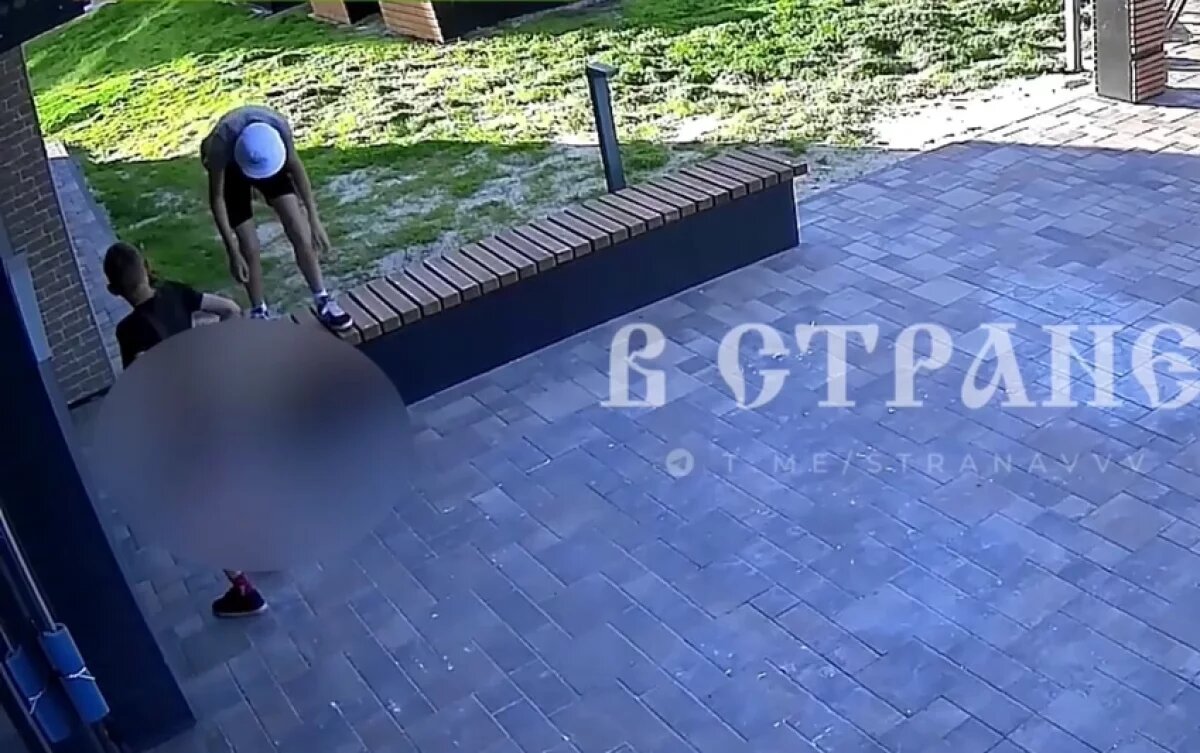    Подростки со спущенными штанами терроризируют ЖК в Волгограде