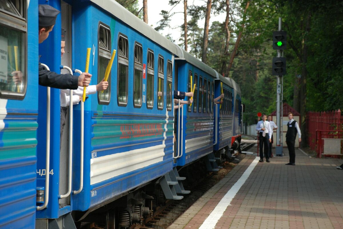 Что означают флажки проводников РЖД и почему они разного цвета | Портал  Городовой | Дзен