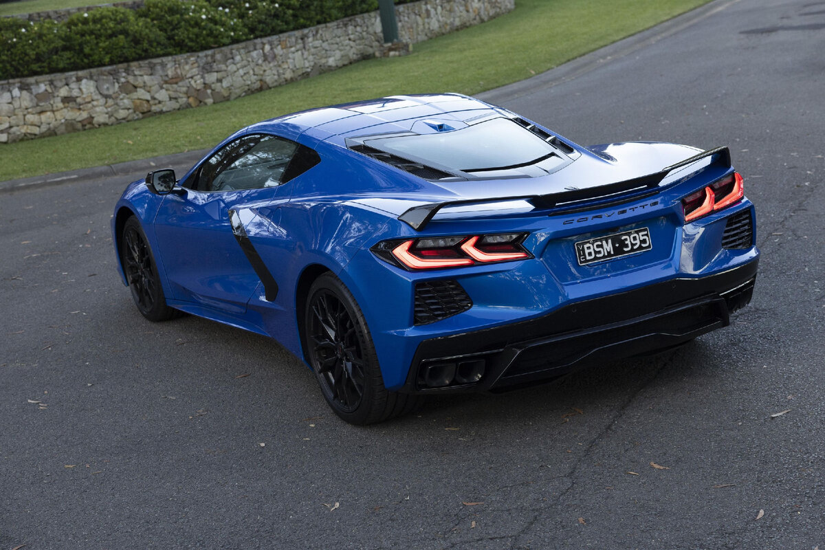 Chevrolet Corvette 3LT Coupe 2024: с дизайном в точку попали!