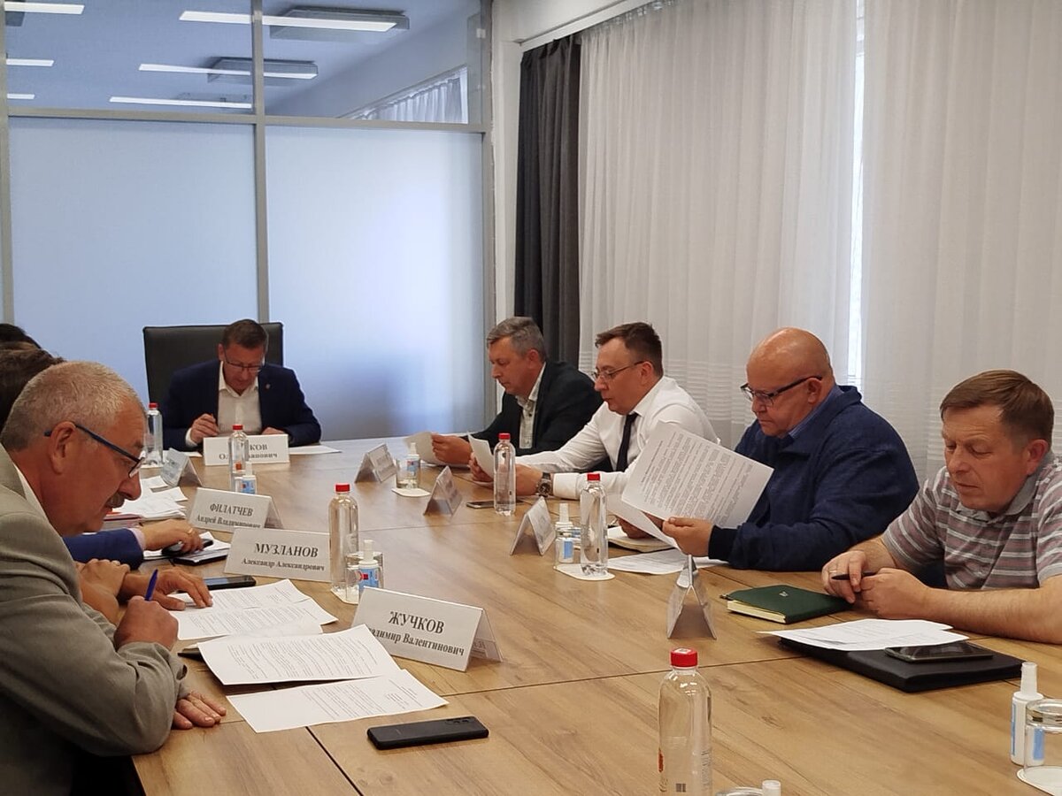 Члены Общественного совета за работой