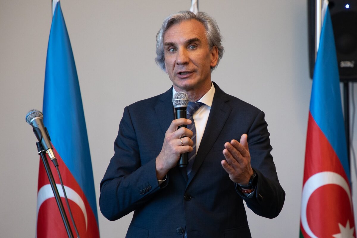 Ирек Хайдпрович Зиннуров российский спортсмен, политик. Ватерполист, двукратный призёр Олимпийских игр (2000 и 2004), призёр чемпионата мира и Европы, заслуженный мастер спорта России, подвижный нападающий. С декабря 2020 года — руководитель представительства Россотрудничества в Азербайджане.