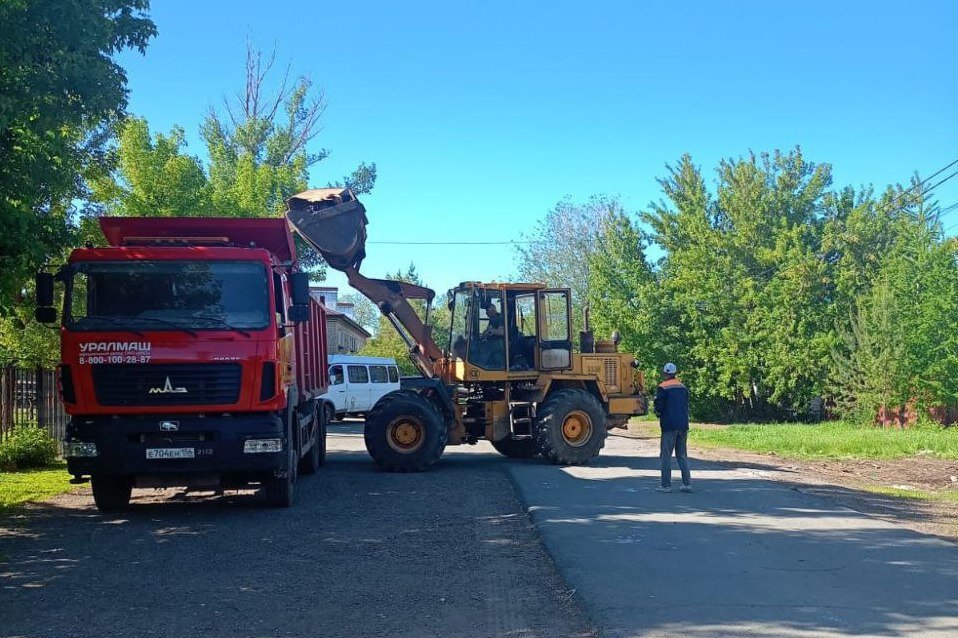    После паводка с улиц Оренбурга вывезли 23 848 кубометров мусора. В некоторых районах свалки продолжают расти