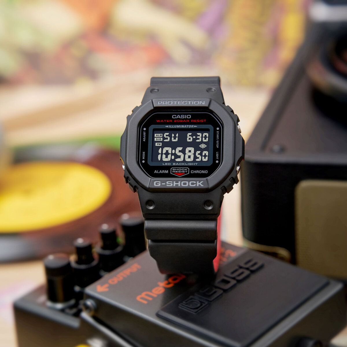 Представляем обновленные часы серии DW-5600, которые теперь оснащены светодиодной подсветкой высокой яркости, что придает этой нестареющей классике свежий и модный вид.-2