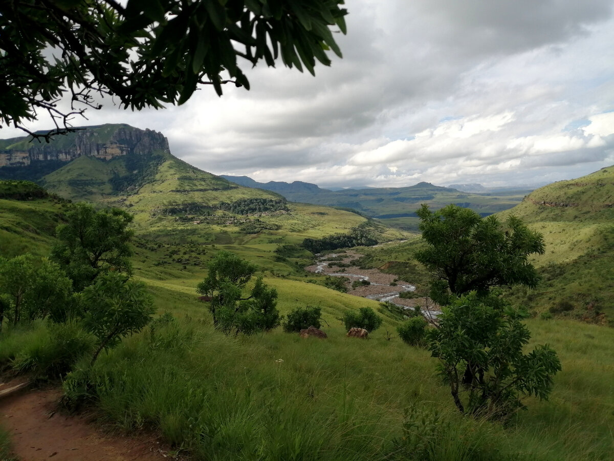 Тропа к водопаду Тугел