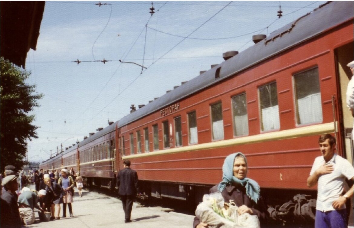 Пассажирский поезд времен СССР. Фото из интернета 