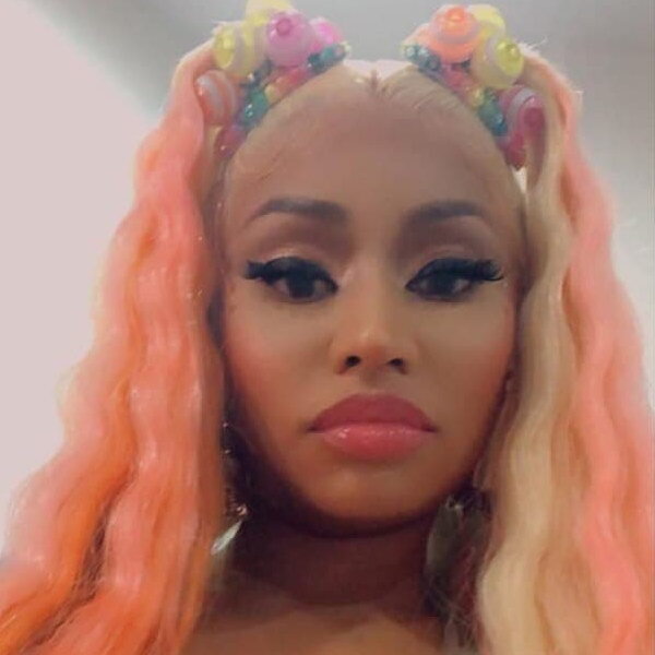     Ники Минаж опоздала на концерт из-за ареста