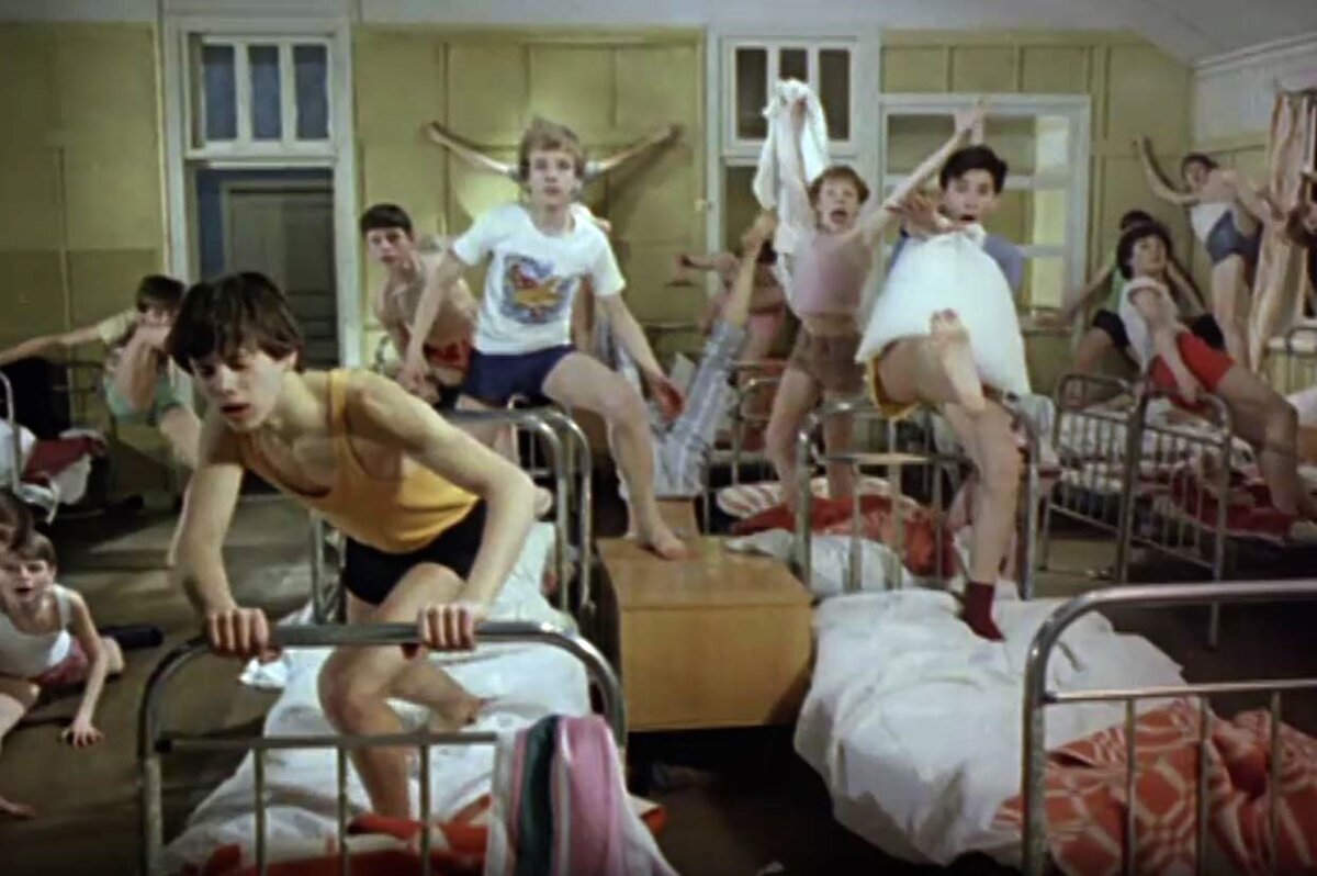 Кадр из телефильма "Завтрак на траве" (1979)