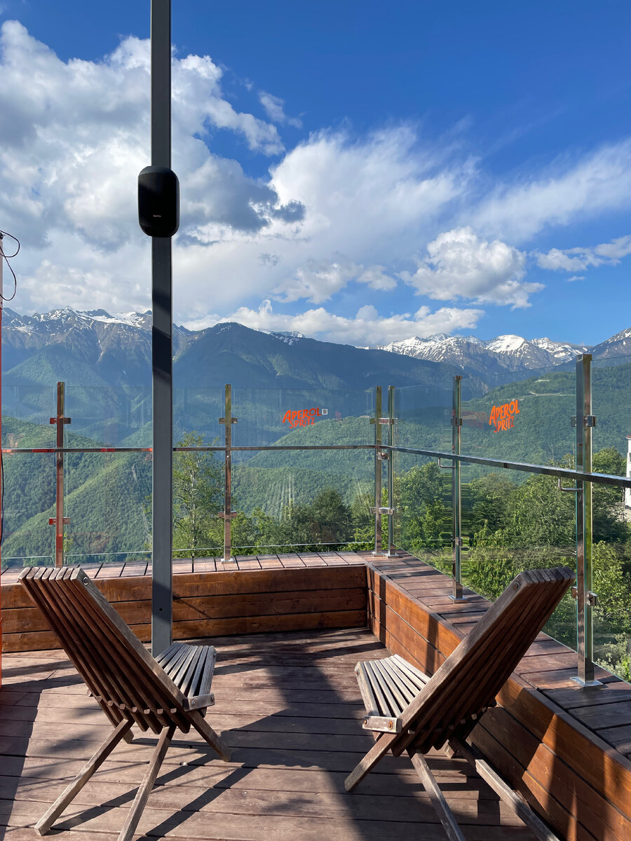 Слушать птиц, смотреть на горы, греться на солнышке...