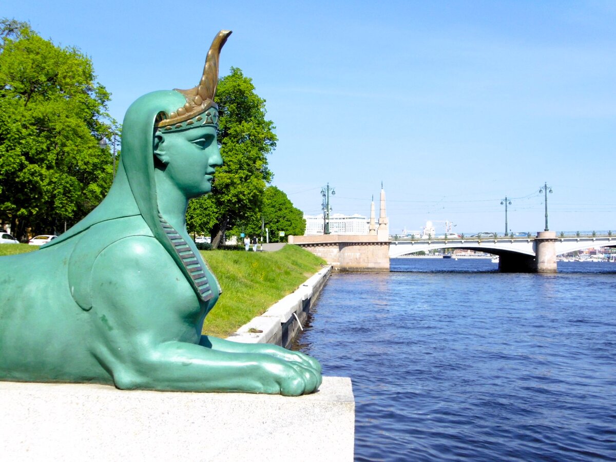 Песочная набережная и Малая Невка. Фото автора