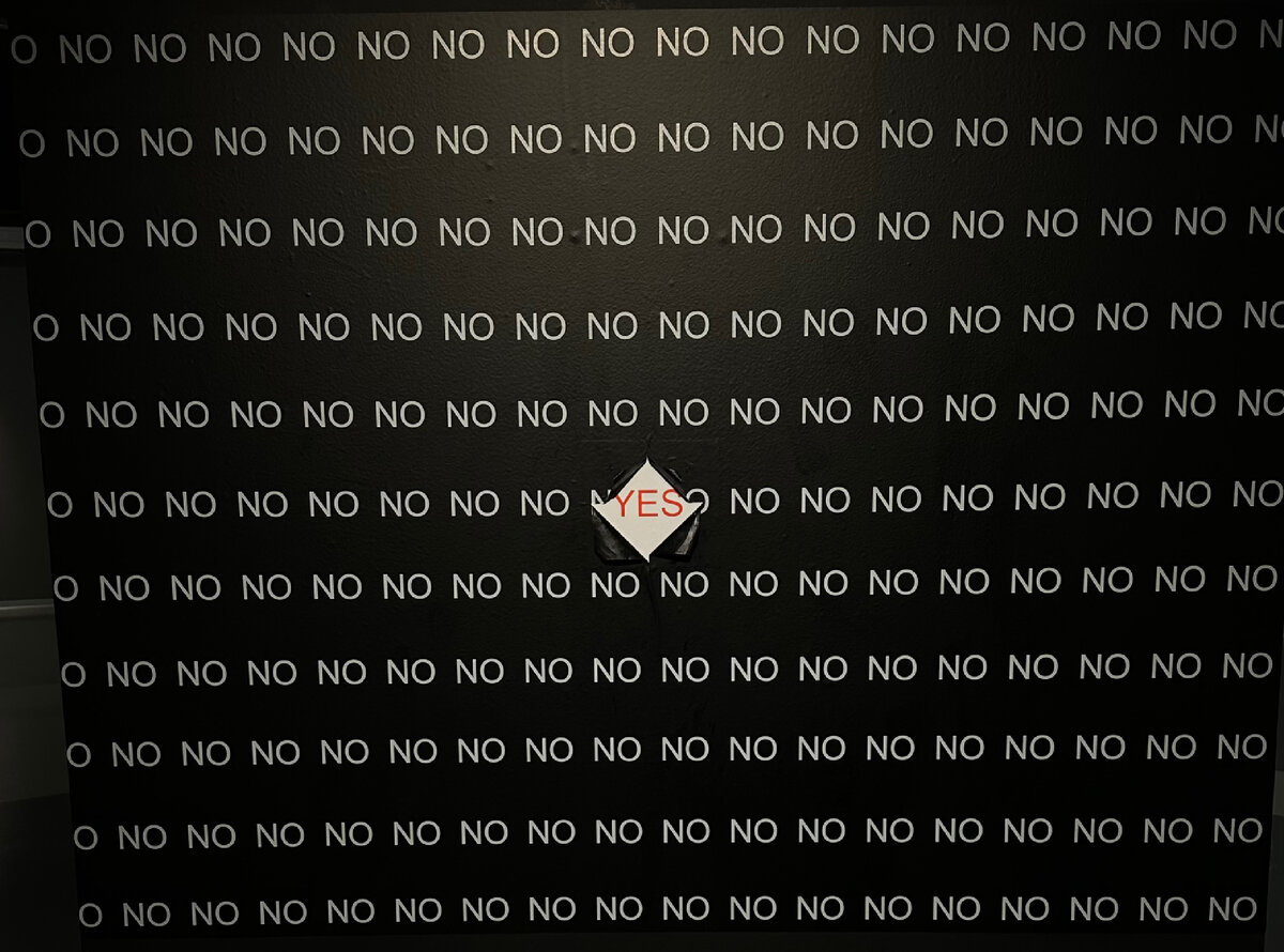 Так много вопросов и так мало ответов…Экспонат в музее современного искусства Эрарта