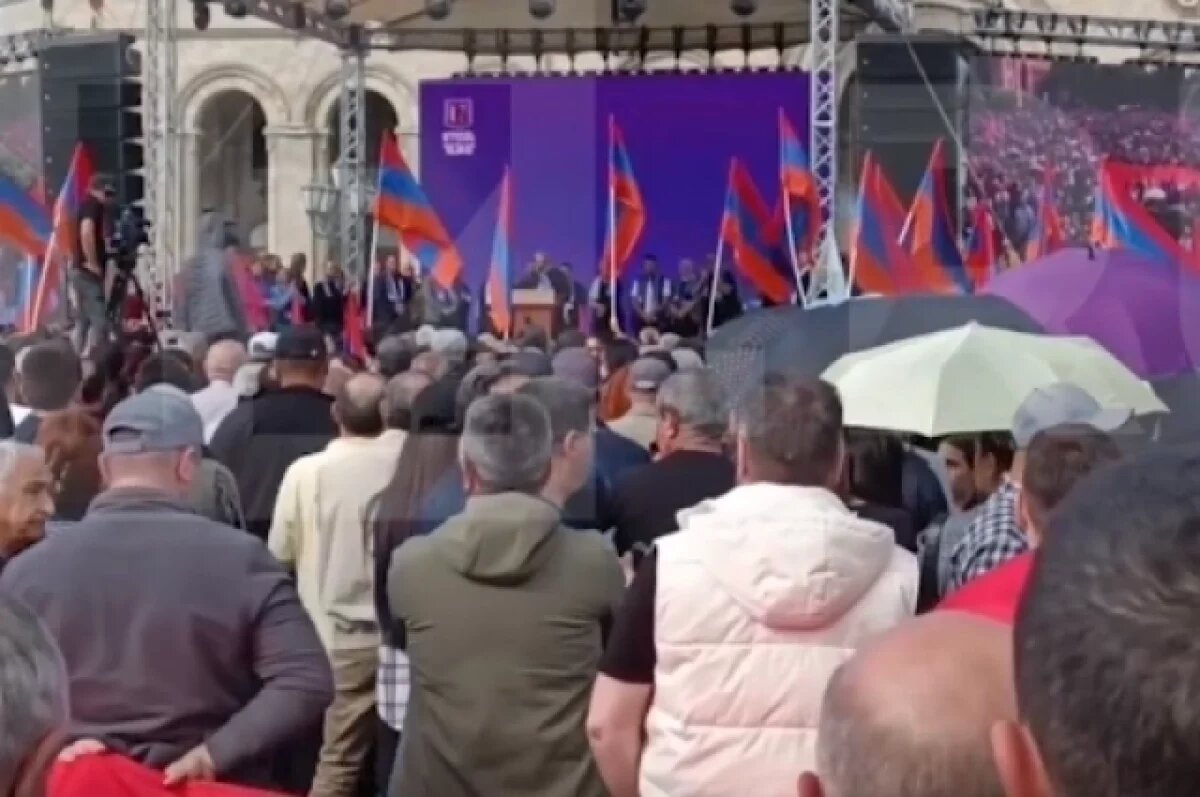    Оппозиция выдвинула архиепископа Галстаняна в премьеры Армении