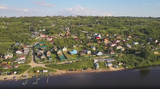 Старинное село на берегу Волги. Возрожденная церковь. Живописное место для жизни. В глубинке России