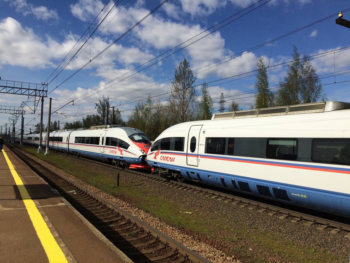 Сдвоенные Сапсаны - два сцепленных между собой поезда (Сапсаны-поцелуйчики)