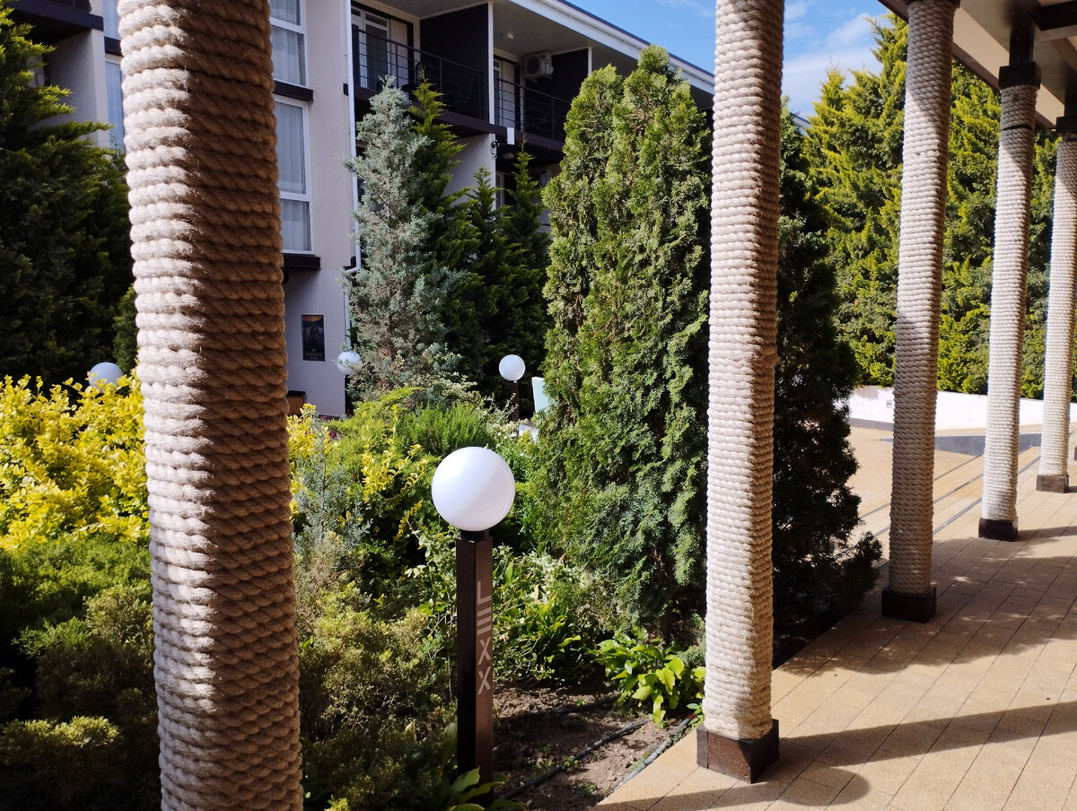 На входе в отель. Фото автора канала